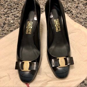 Ferragamo pump Size 9C in new condition